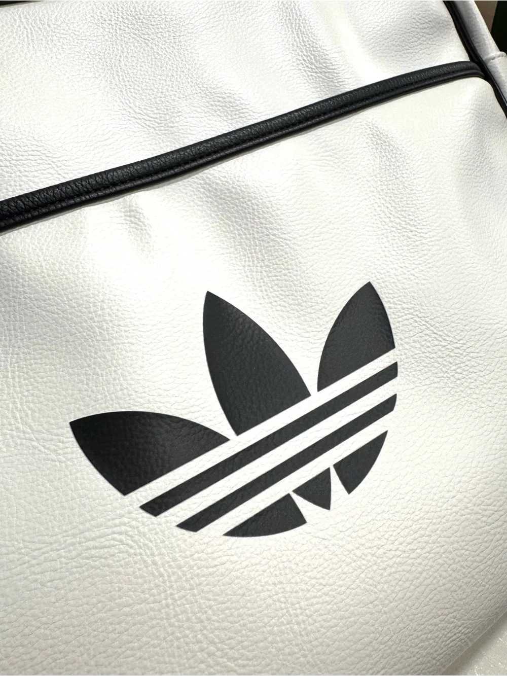 Adidas Originals Airliner White Crossbody Messenger Bag with Black Trefoil Logo - Picture 2 of 8